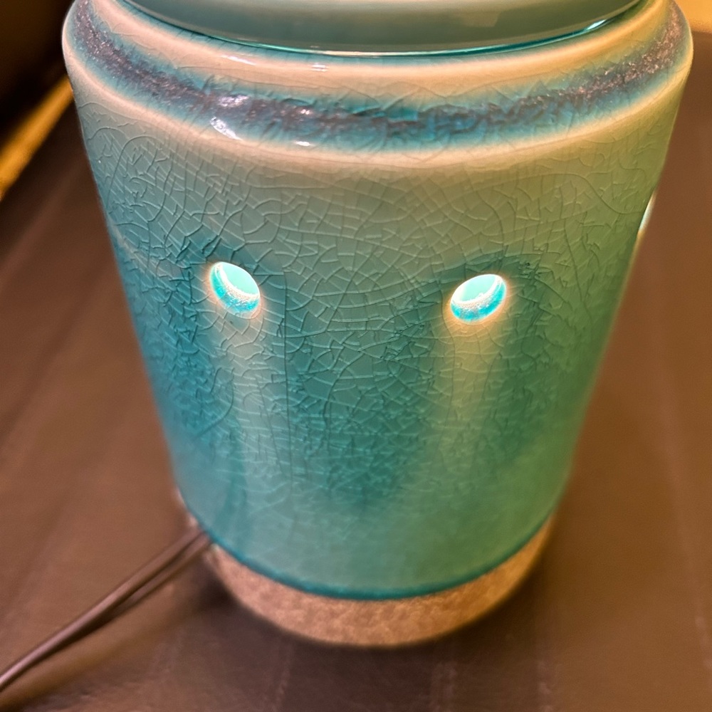 Scentsy Wax Warmer - Picture 2 of 5